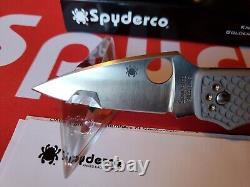 Couteau de poche pliant Spyderco Calypso Jr avec manche en FRN gris et lame SuperBlue