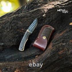 Couteau de poche pliant en acier au carbone fait main avec manche en bois de cerf et étui