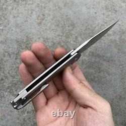 Couteau pliant Kansept Knives avec lame en acier CPM-S35VN et manche en titane/fibre de carbone
